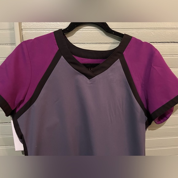 🩺 Grey's Anatomy by Barco ACTIVE Women's Purple/Black/Gray Scrub Top Sz SM - Picture 3 of 9